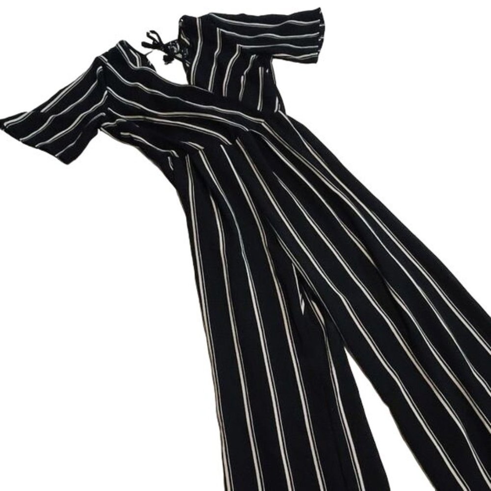 FRANCESCA’S TRIXXI black white Striped one piece Jumpsuit w tie neck